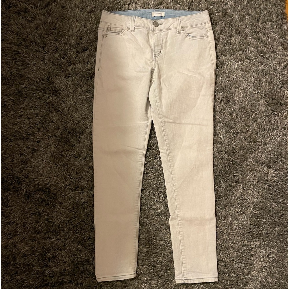 NWOT  Rare Blue Asphalt Light Wash Skinny Jeans